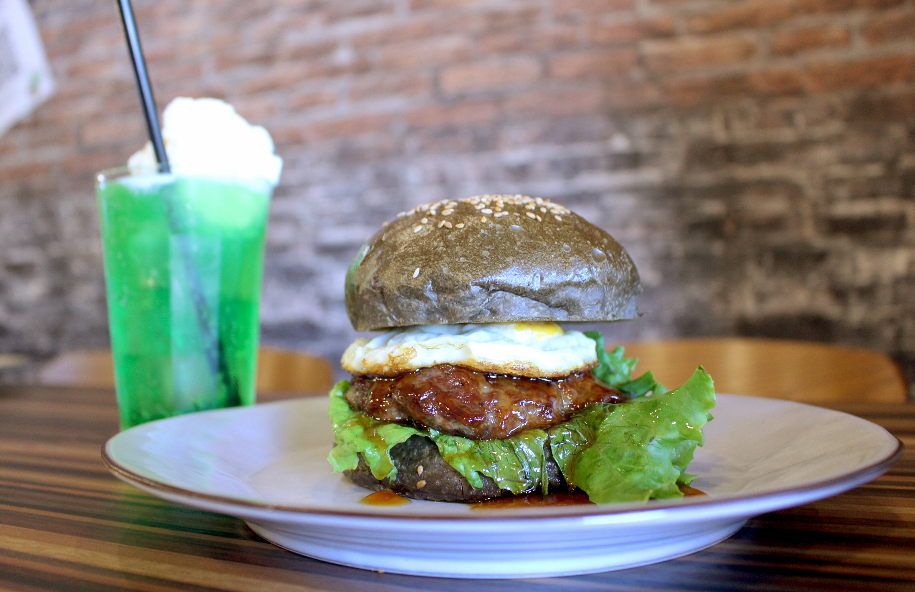 富山市 超アメリカン 鉄板焼き職人が作るハンバーガー Glee Burger フリーナビとやま